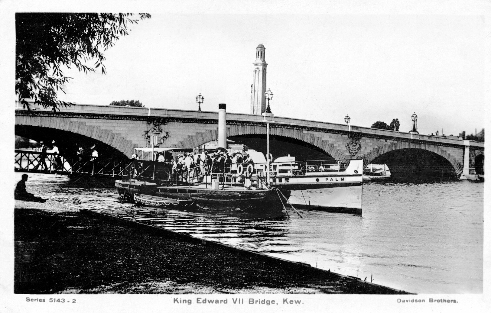 Kew Bridge,river view